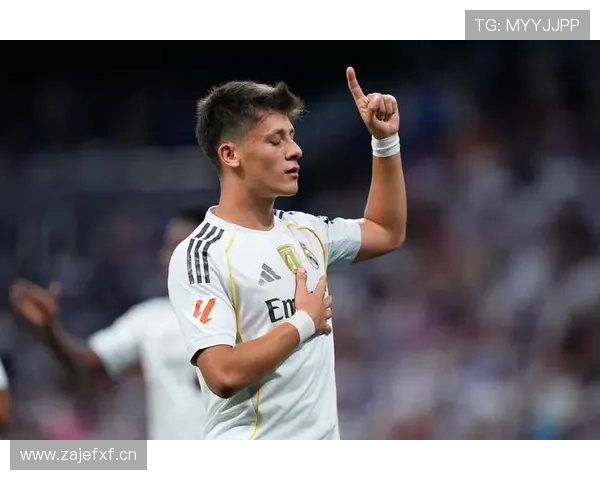 阿隆索与若日尼奥在组织分散与球权集中下形成战术分化趋势