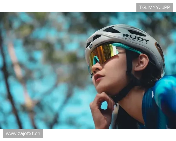 李冰洁跑步的时候像在演偶像剧，这体能让我都怀疑她是不是睡了八个小时以上的普通人